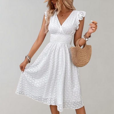 ISLA – Witte Zomerjurk met Korte Snit en Frisse Look