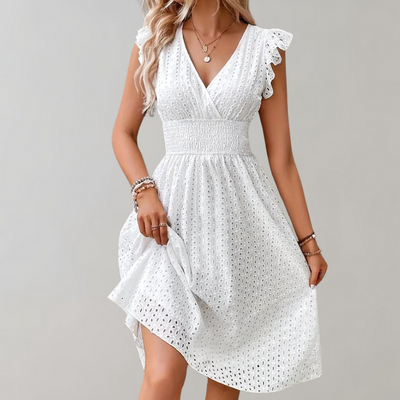 ISLA – Witte Zomerjurk met Korte Snit en Frisse Look