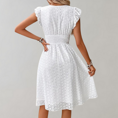 ISLA – Witte Zomerjurk met Korte Snit en Frisse Look